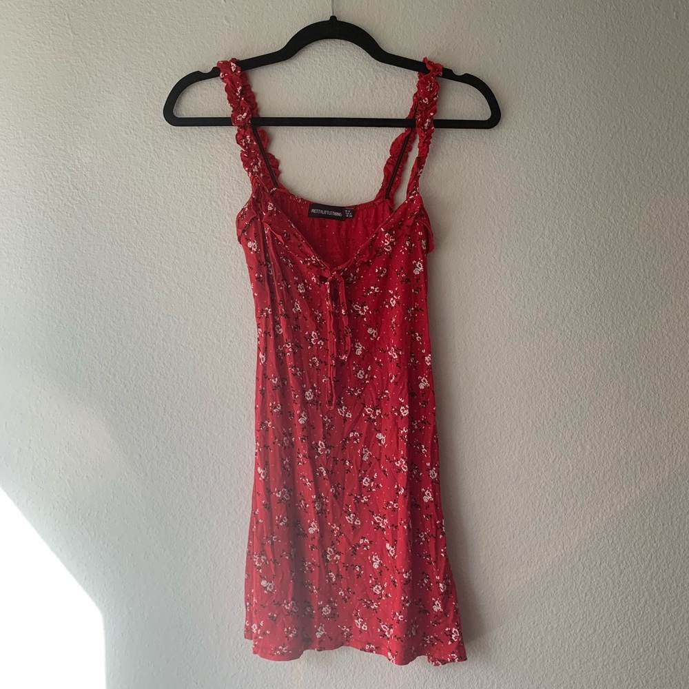 RED FLORAL PRINT FRILL DETAIL SHIFT DRESS - Picture 7 of 9